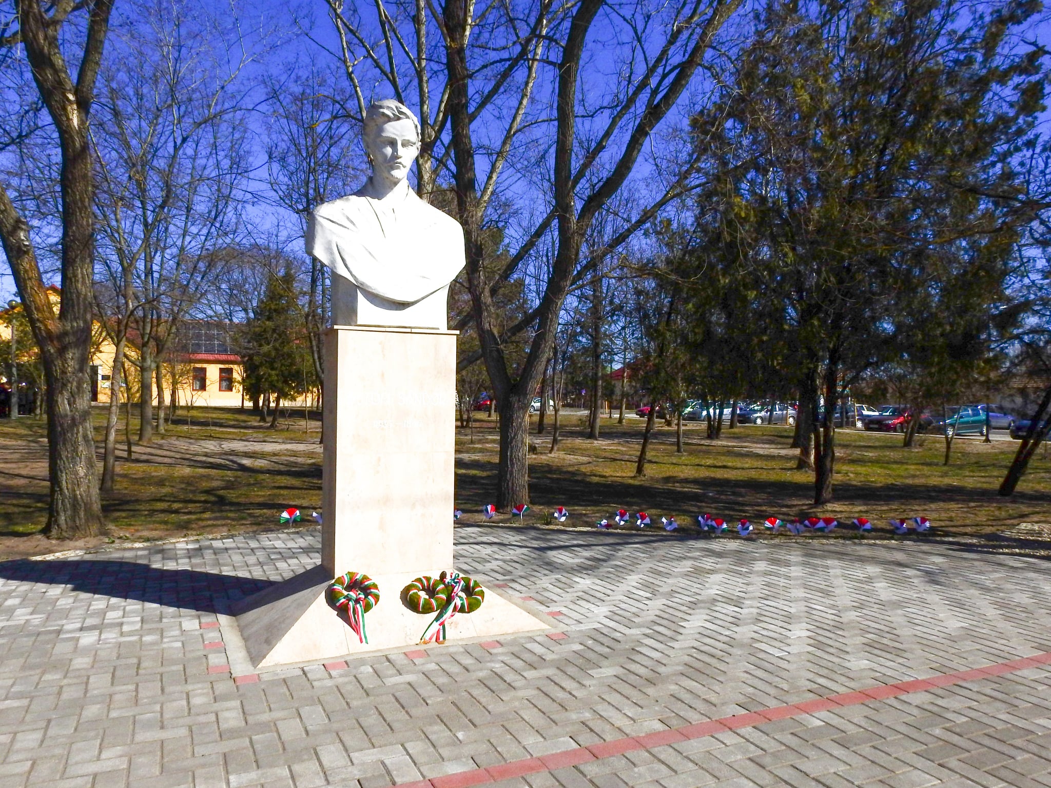 Cserkeszőlő Községi Önkormányzat és Petőfi Sándor Általános Iskola péntek délelőtt közösen emlékezett  az 1848. március 15-i eseményekre